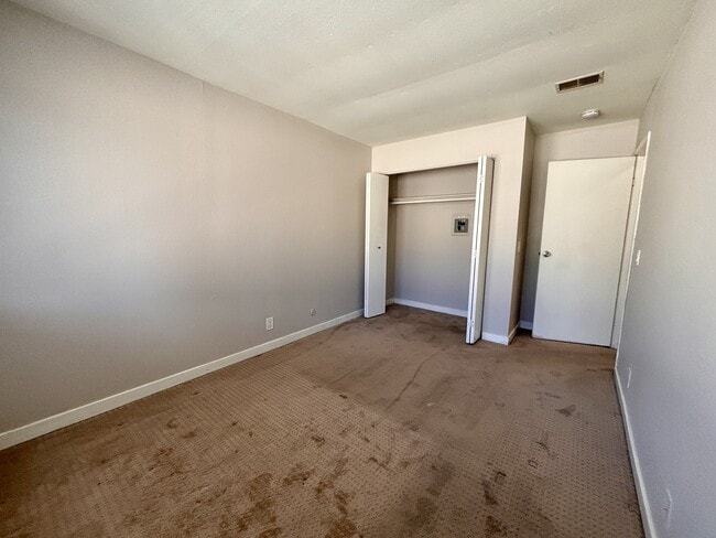 Building Photo - 1055 Mohr Ln