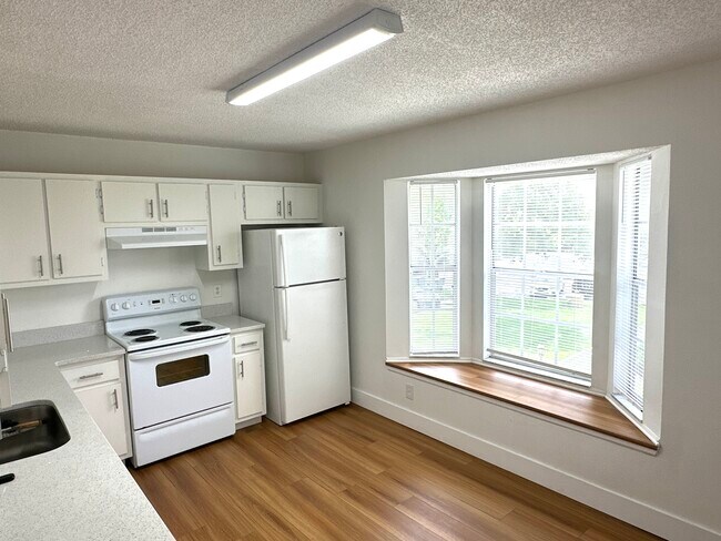 Building Photo - 6020 Scotchwood Glen