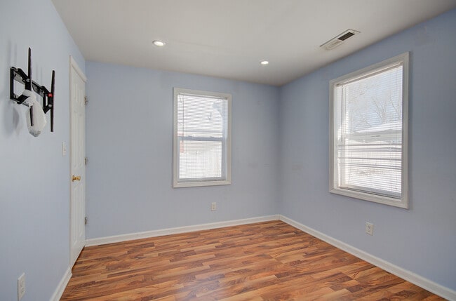 Building Photo - 1512 N May St