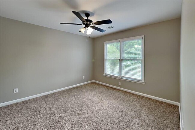 Building Photo - 3174 Vickery Dr NE