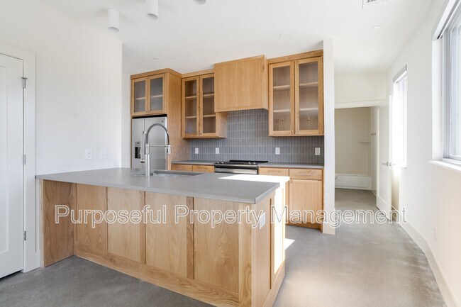 Building Photo - 934 Hangar Dr