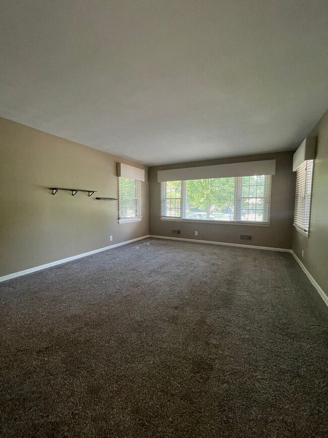Building Photo - Three Bedroom Home in Kalamazoo