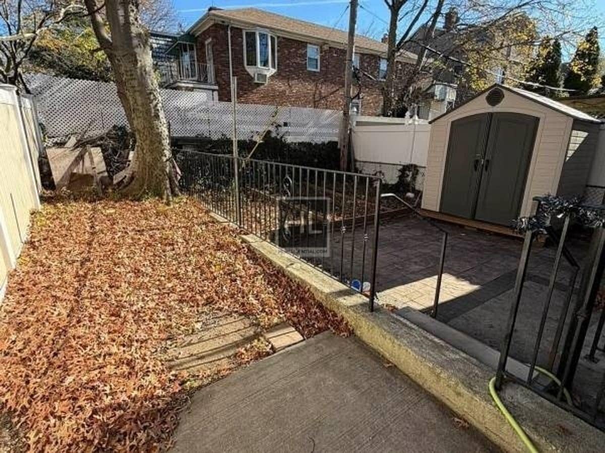 Building Photo - 73 STREET