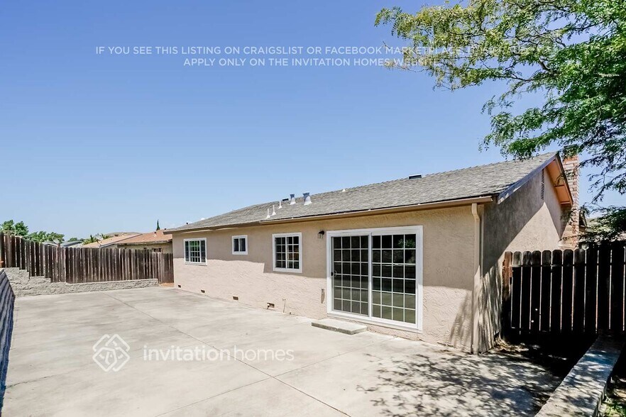 Building Photo - 300 Radcliffe Dr
