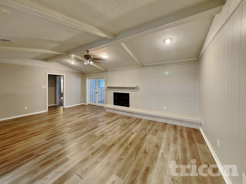 Building Photo - 545 Sharp Dr