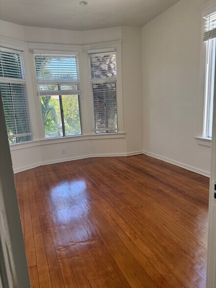 Building Photo - 1114 N Poinsettia Pl