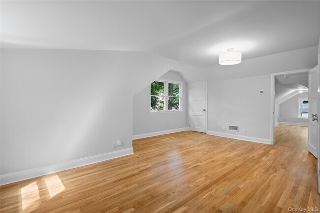 Building Photo - 19 Bonnie Way