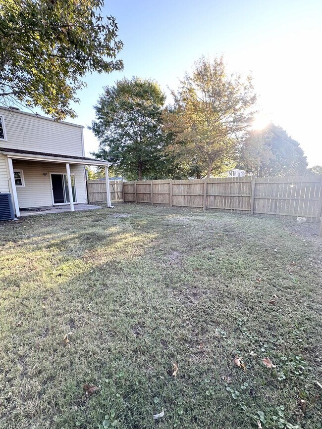 Building Photo - Beautifully Fully Updated 3-Bedroom End Unit Townhome