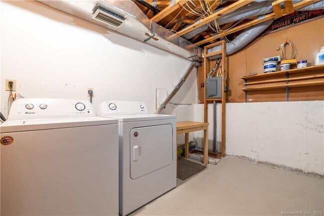 Building Photo - 266 Conestoga Way