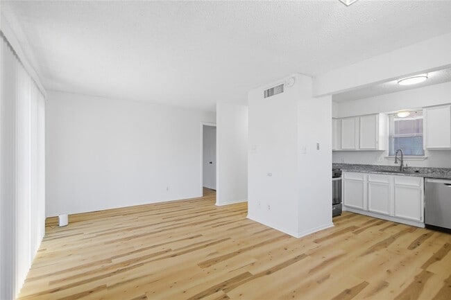 Building Photo - 2707 Windswept Cove