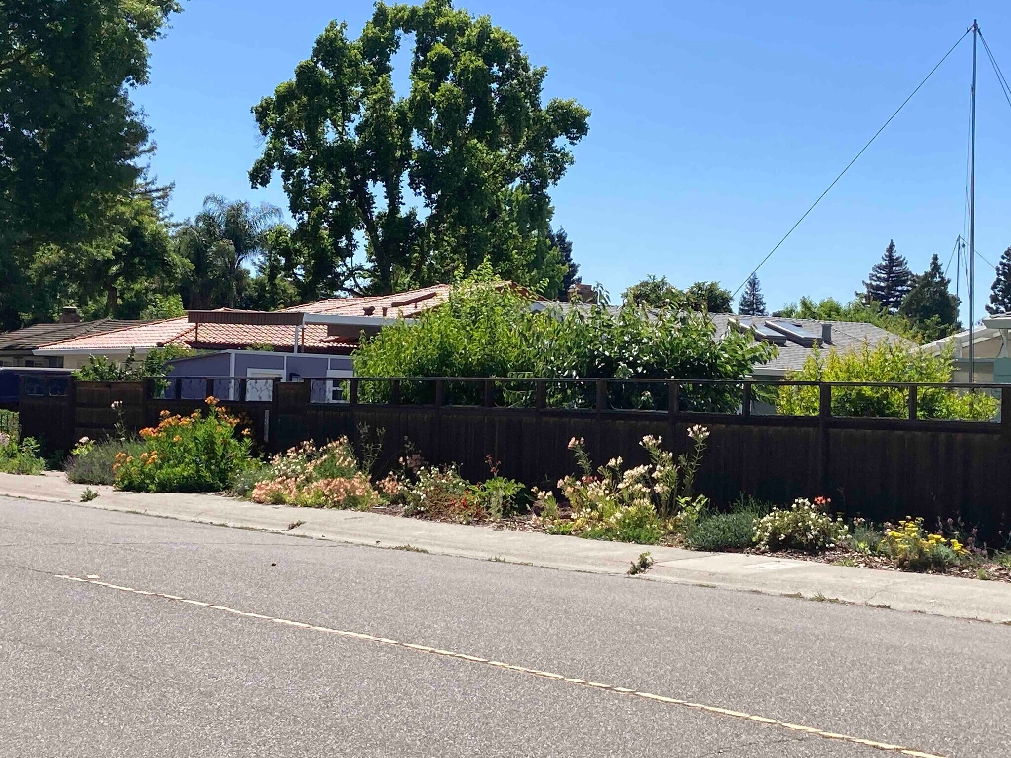 Building Photo - 6815 Harmon Dr