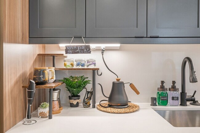 Building Photo - 34 W Cremona St