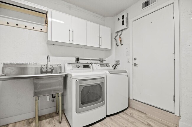 Building Photo - 20936 NE 37th Ave