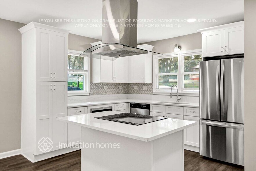 Building Photo - 2122 Holly Hill Dr