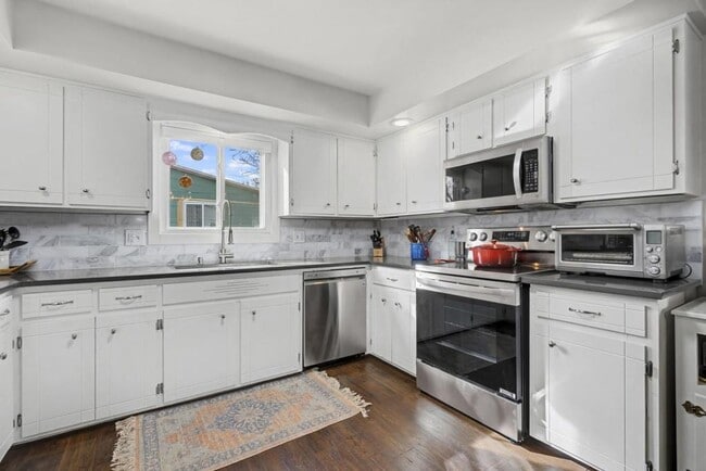 Building Photo - 1001 Ida Dr