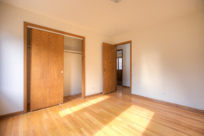 Building Photo - 5715 N Cicero Ave