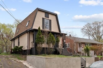 Building Photo - 255 S 6th Ave