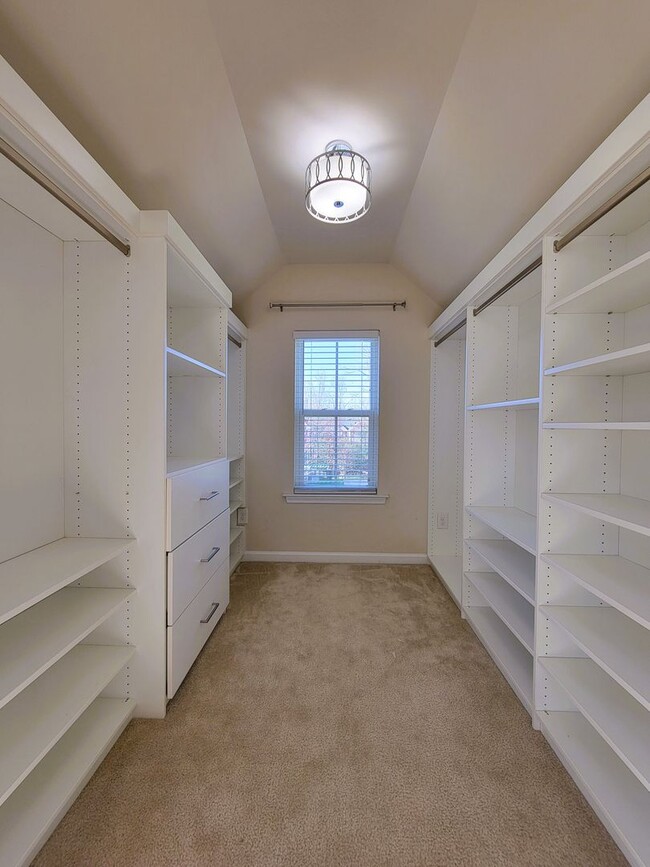 Building Photo - Large 2 story transitional in highly sough...