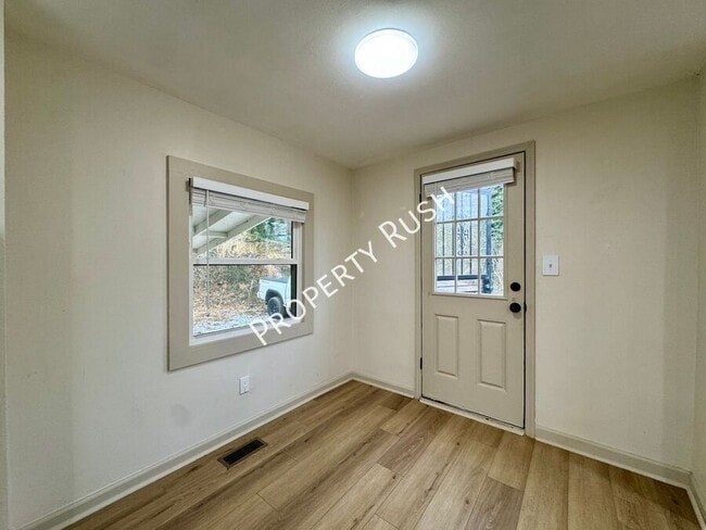 Building Photo - 975 Beason Dr