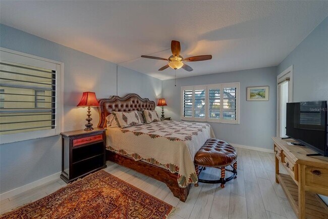 Building Photo - 11650 Capri Cir S