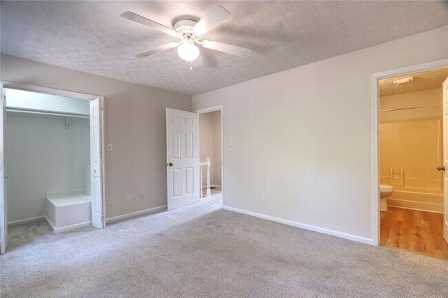 Building Photo - 587 Wedgewood Dr