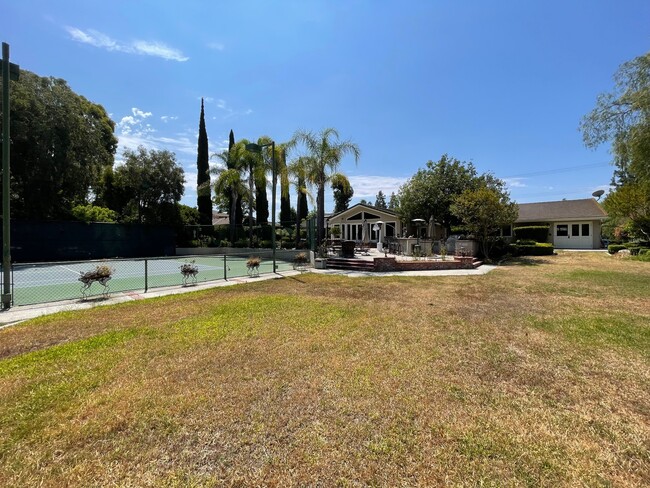 Building Photo - 19077 Oriente Dr