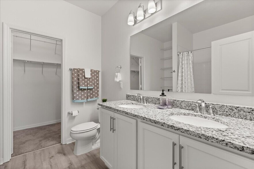 Building Photo - 756 Rioja Dr