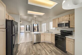 Building Photo - Spacious 3 Bed, 2 Bath Home in Peoria - Your Perfect Home Awaits!