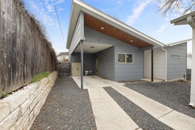 Building Photo - 1703 Perez St