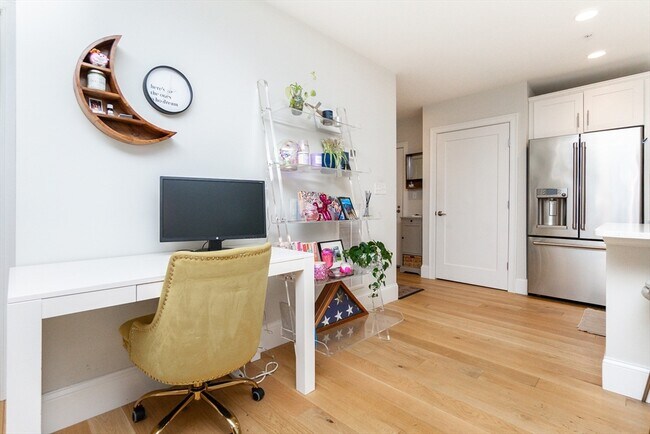 Building Photo - 545 E 3rd St