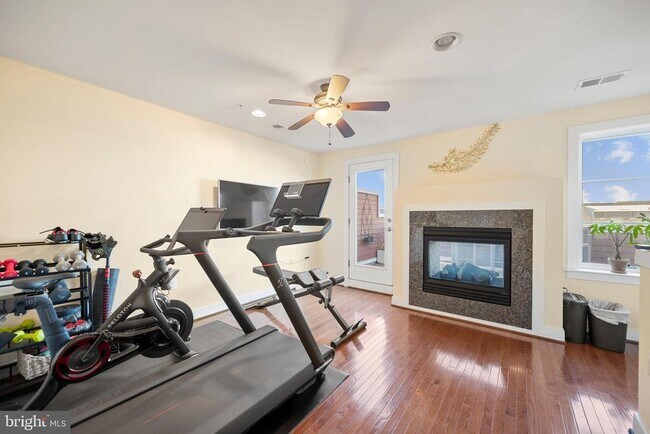 Building Photo - 710 E Howell Ave