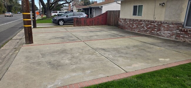 Building Photo - 3701 Laguna Way