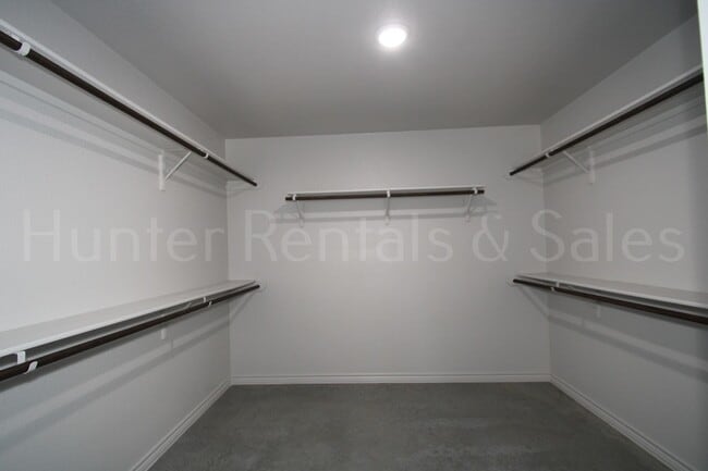 Building Photo - 805 Freedom Cir