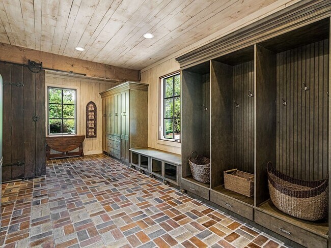 Building Photo - 3807 Harding Pl