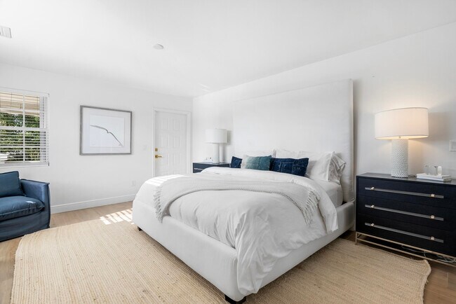 Building Photo - 240 Santa Lucia Dr