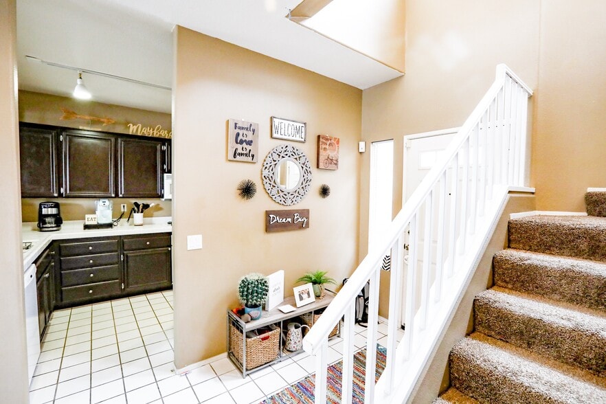 Building Photo - 401 Sanibelle Cir