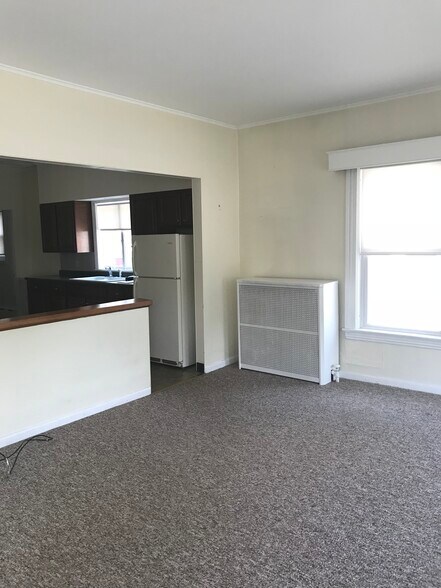 Building Photo - 39 Cook St