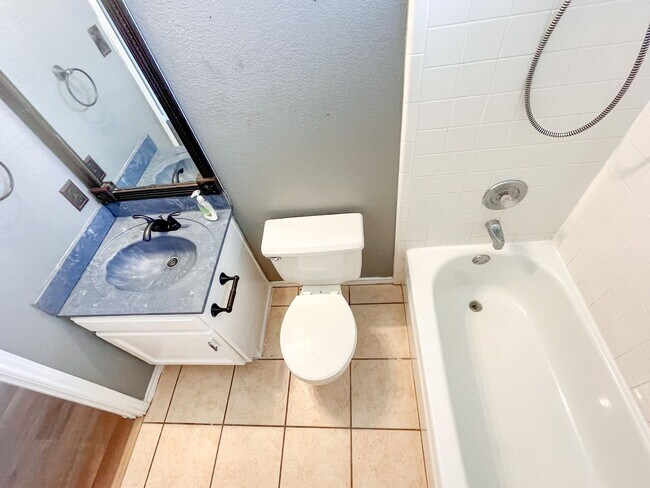 Building Photo - 3406 Bamboo Ln