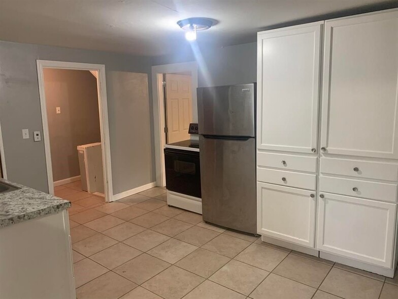 Building Photo - 12 Broad