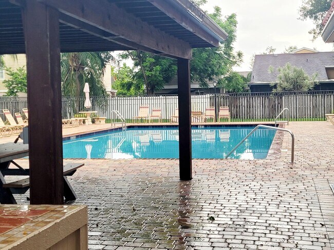 Building Photo - 15702 E Waterside Cir