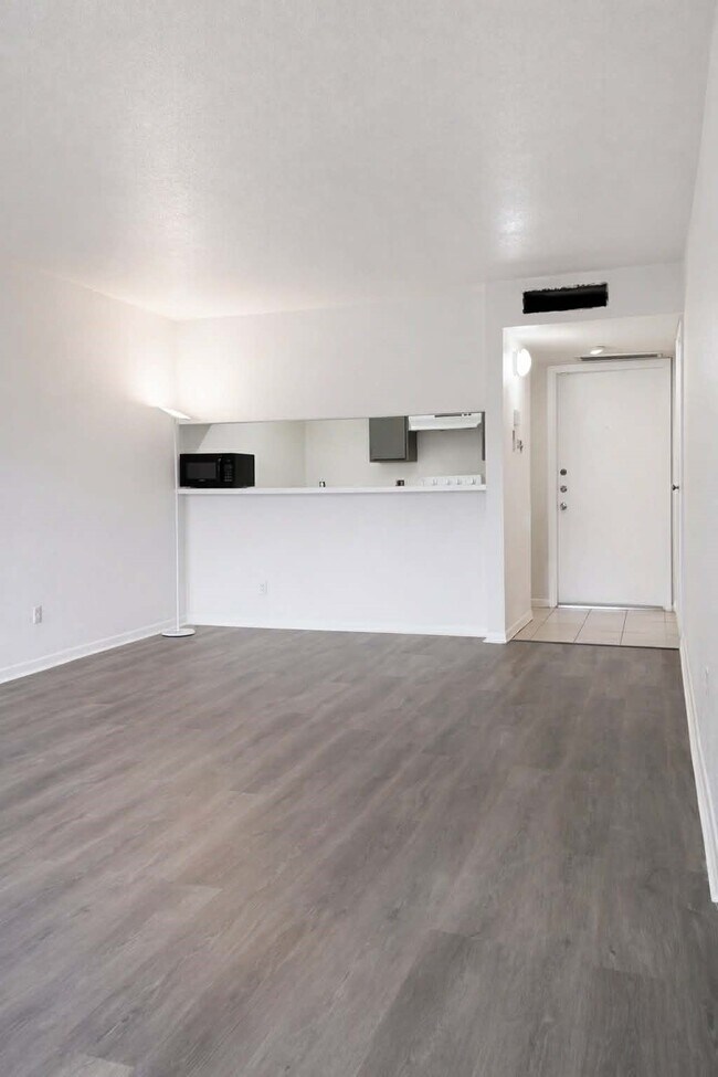 Building Photo - 3035 Walnut Bend Ln