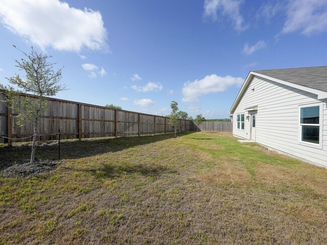 Building Photo - Spacious 4-bedroom, 2-bath located in Summerhill subdivision