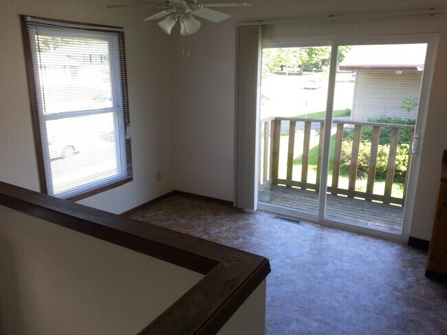 Building Photo - 1303 S Thompson Dr