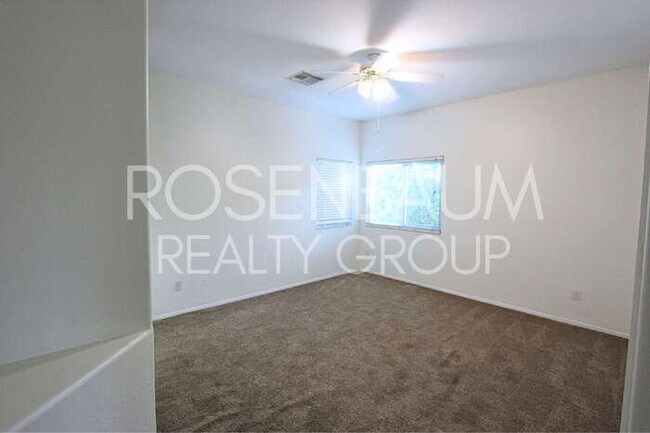 Building Photo - Stunning 4-bedrooms, 3.5 baths home with a...