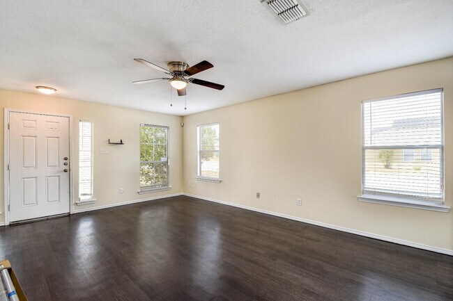 Building Photo - 410 Cardinal Way