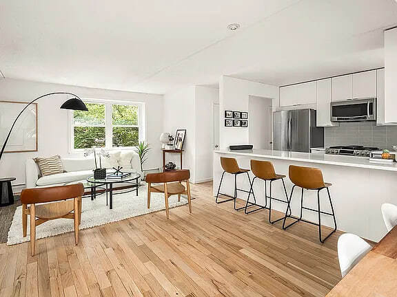 Building Photo - 6 Renaissance Ct