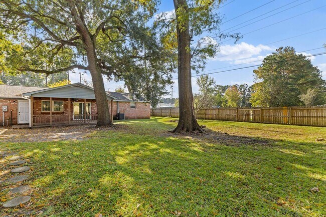 Building Photo - Seller Financing Available!