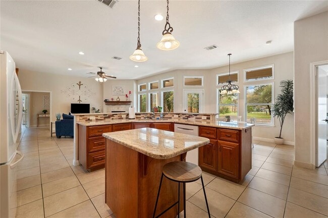 Building Photo - 3701 Del Robles Dr