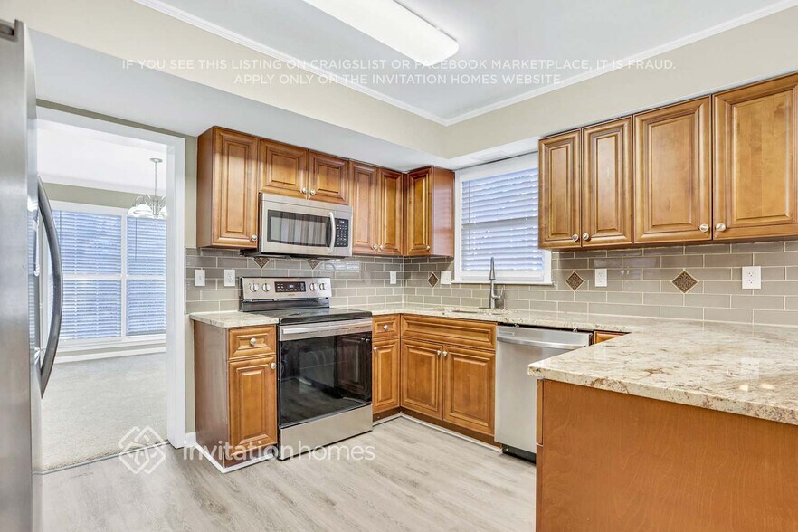 Building Photo - 2312 Marneil Dr NE