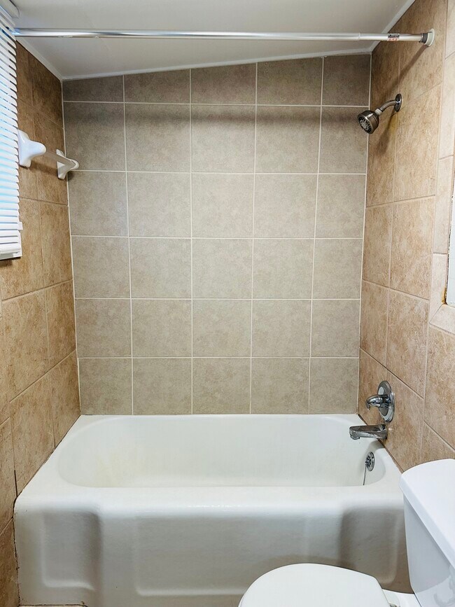 Building Photo - 316 Knight St